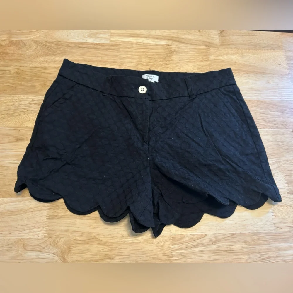 Crown & Ivy Shelby Scalloped Shorts Sz 12 - Picture 3 of 6
